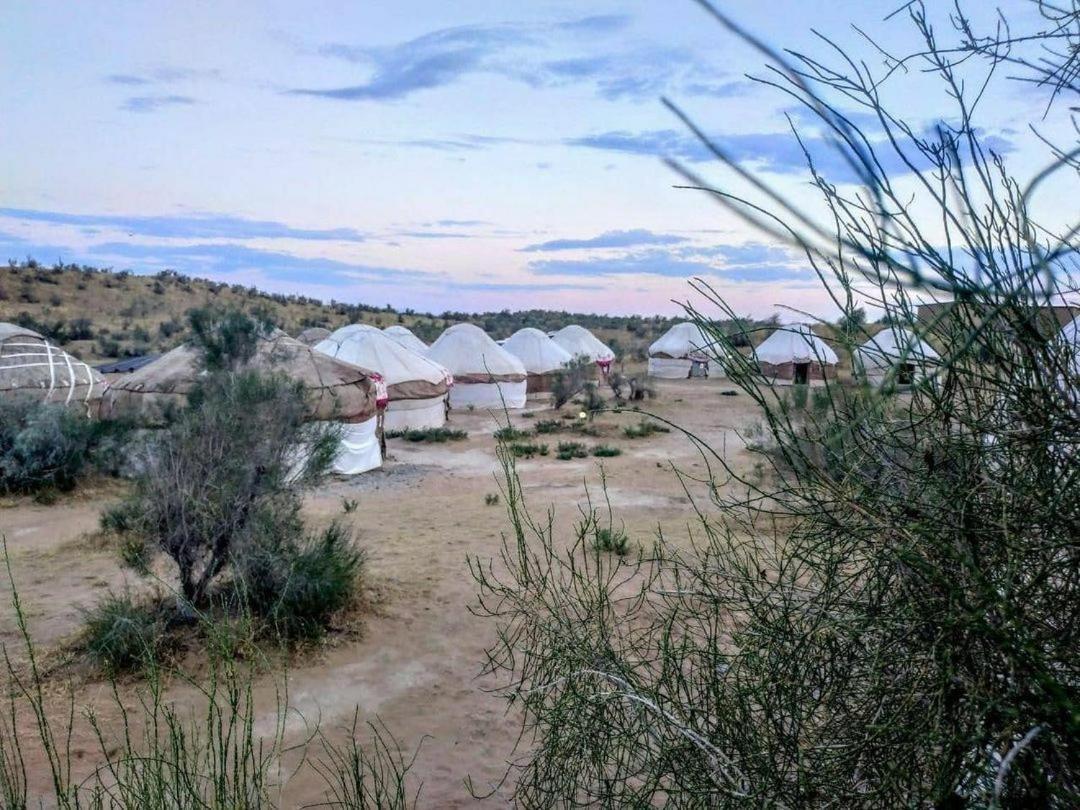 Kyzylkum Nights Camp & Family Yurt Hotell Nurota Exteriör bild