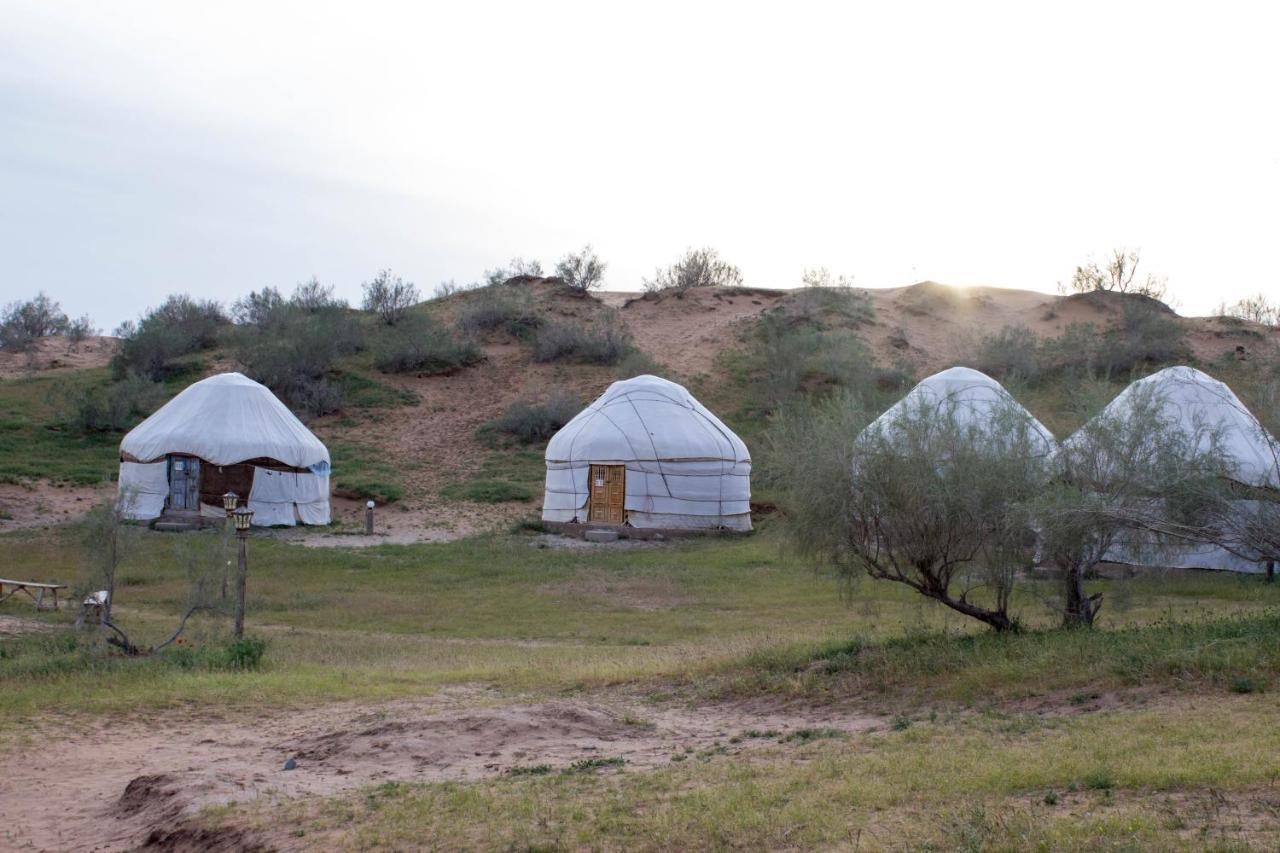 Kyzylkum Nights Camp & Family Yurt Hotell Nurota Exteriör bild