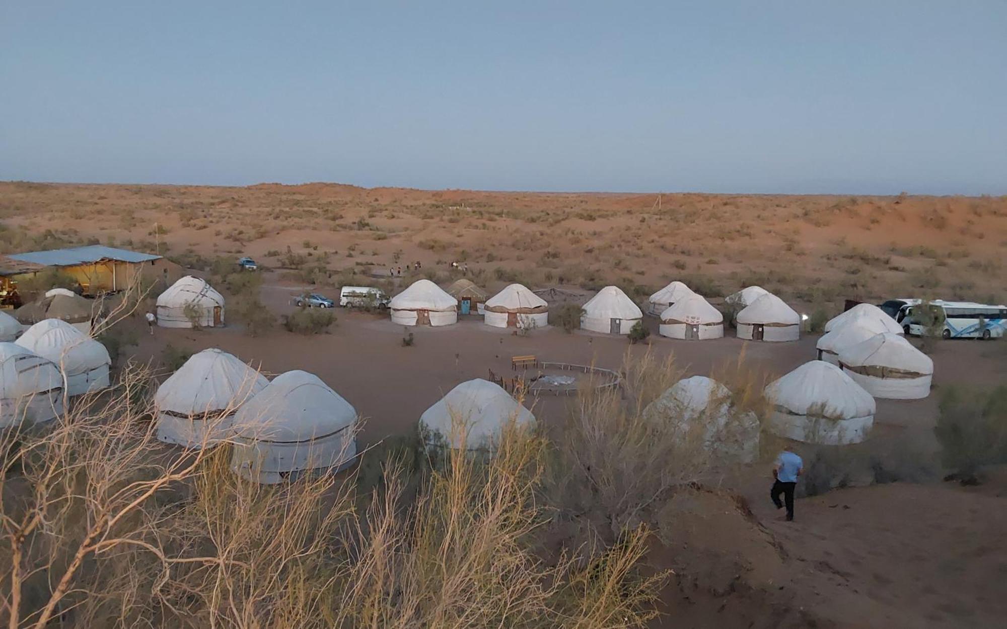 Kyzylkum Nights Camp & Family Yurt Hotell Nurota Exteriör bild
