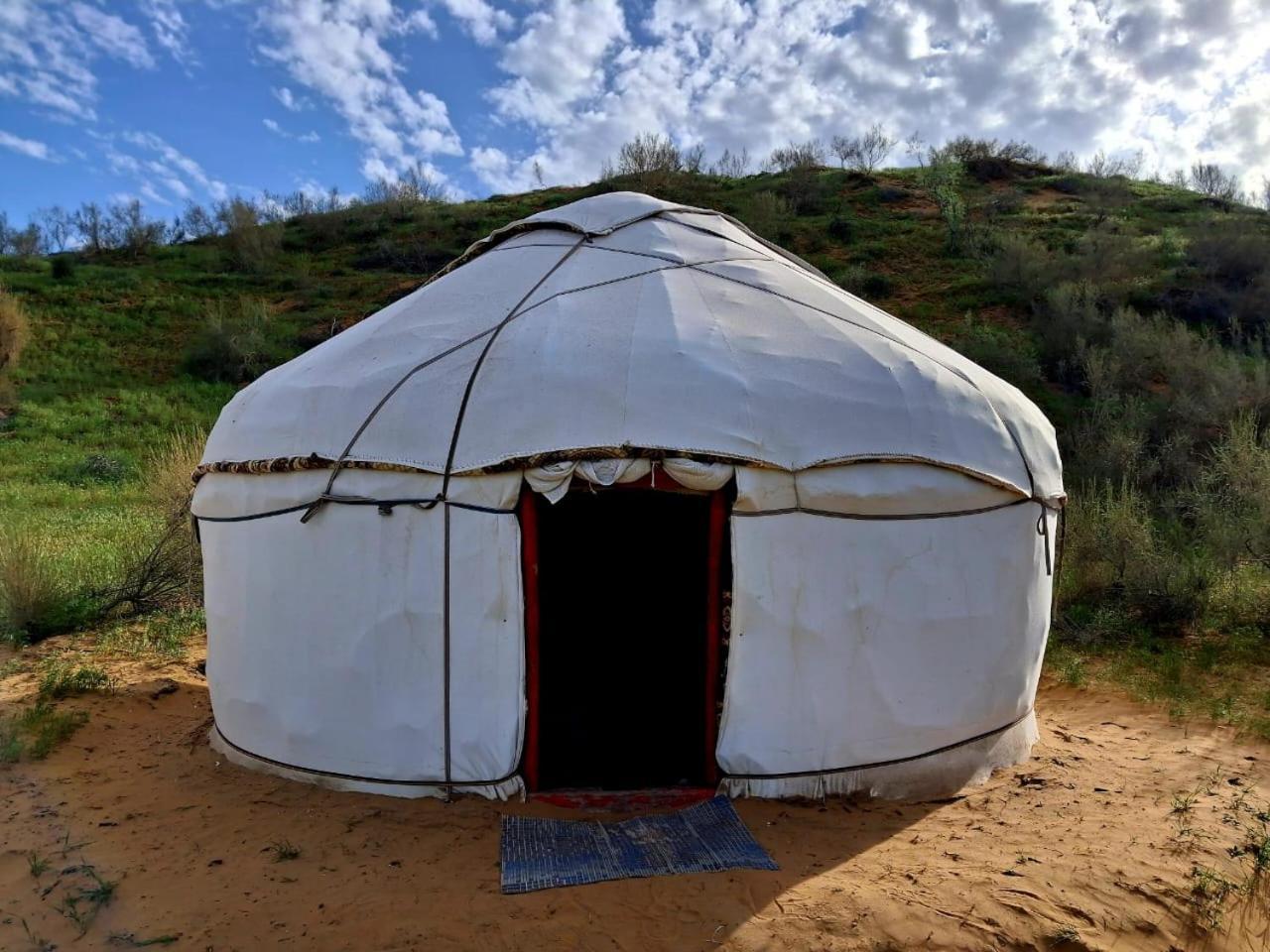 Kyzylkum Nights Camp & Family Yurt Hotell Nurota Exteriör bild