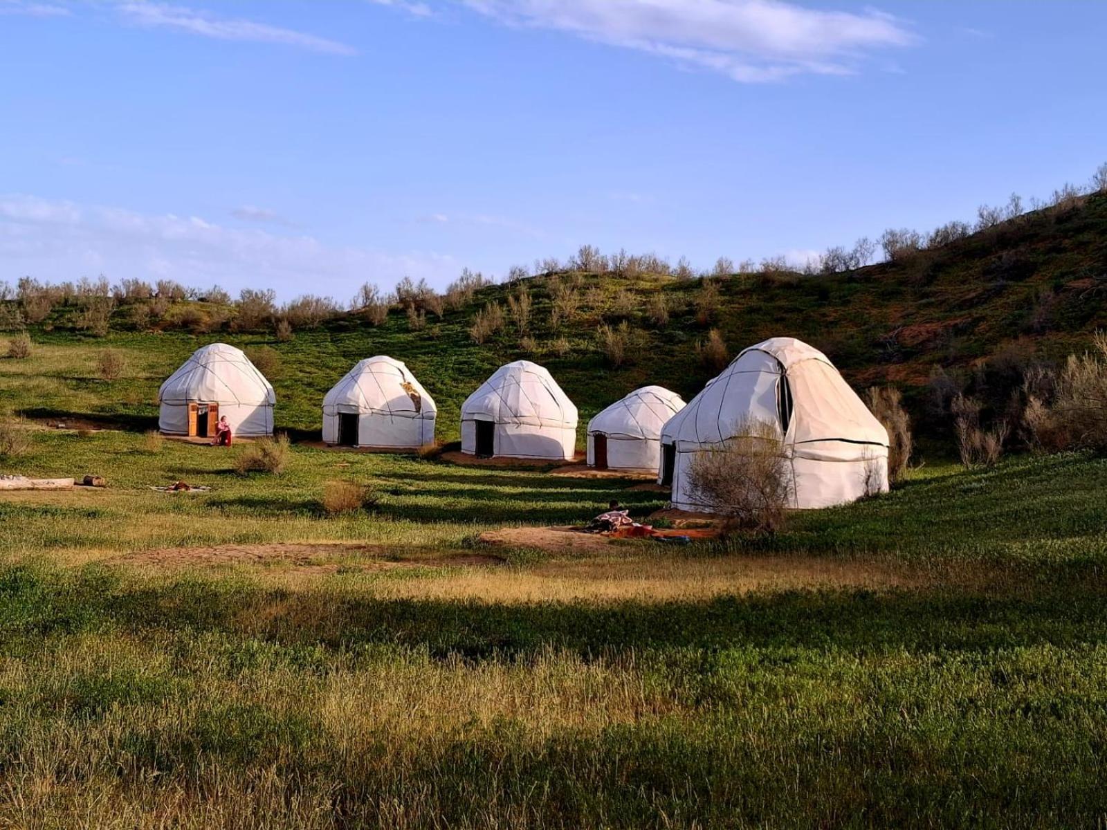Kyzylkum Nights Camp & Family Yurt Hotell Nurota Exteriör bild
