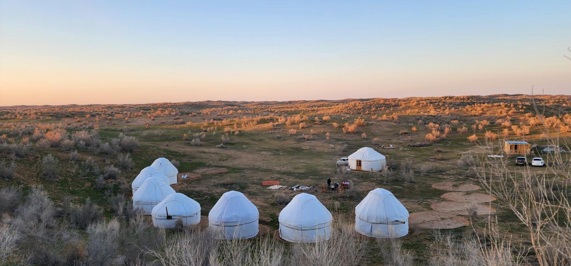 Kyzylkum Nights Camp & Family Yurt Hotell Nurota Exteriör bild