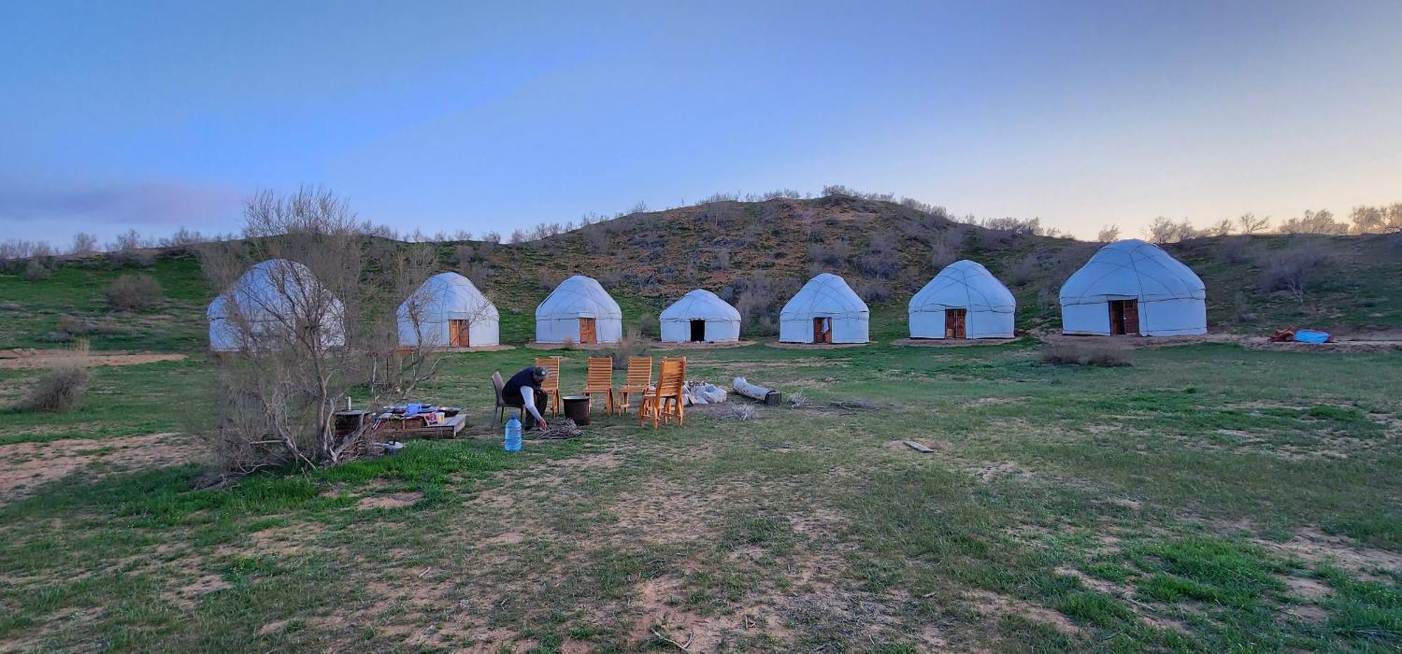 Kyzylkum Nights Camp & Family Yurt Hotell Nurota Exteriör bild