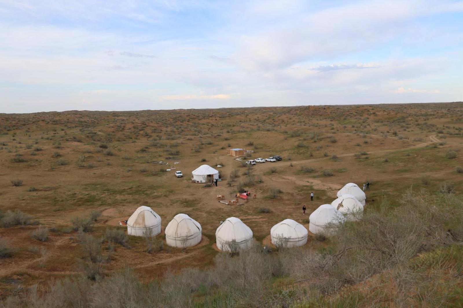 Kyzylkum Nights Camp & Family Yurt Hotell Nurota Exteriör bild