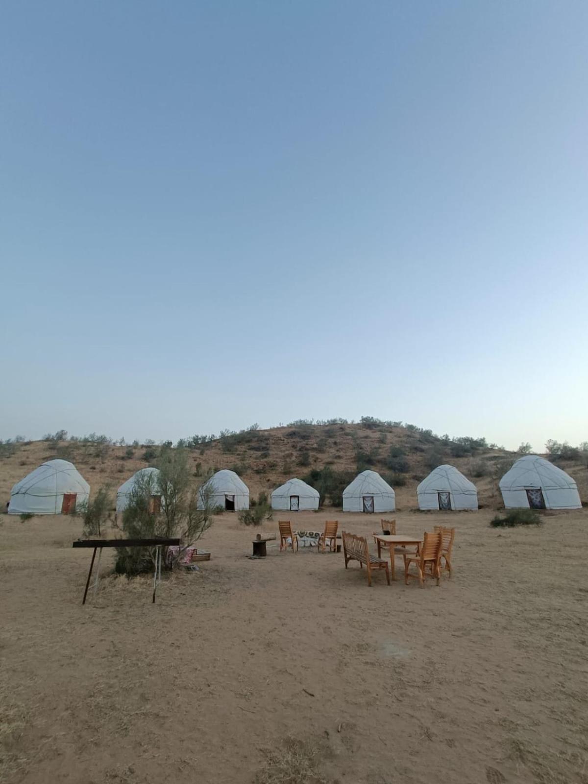Kyzylkum Nights Camp & Family Yurt Hotell Nurota Exteriör bild