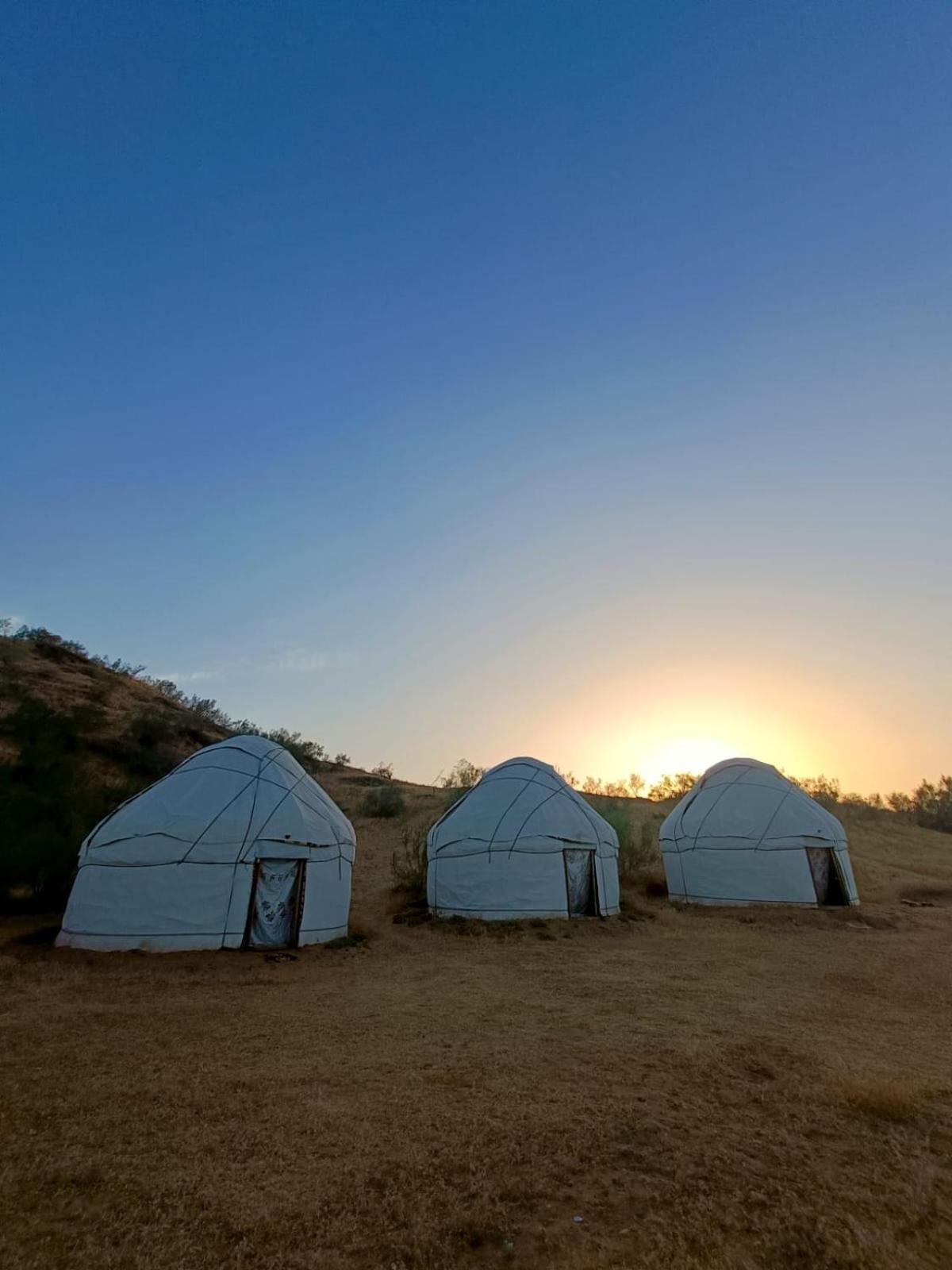 Kyzylkum Nights Camp & Family Yurt Hotell Nurota Exteriör bild
