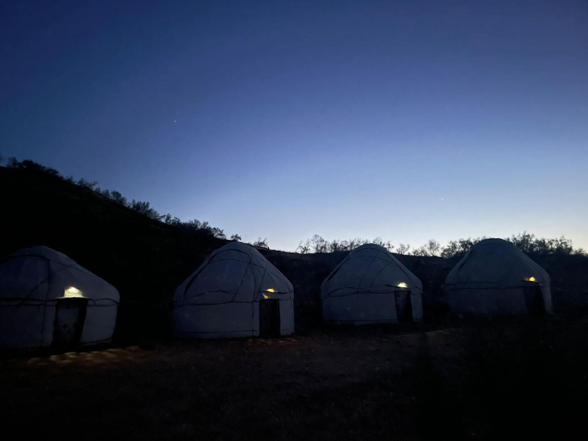 Kyzylkum Nights Camp & Family Yurt Hotell Nurota Exteriör bild
